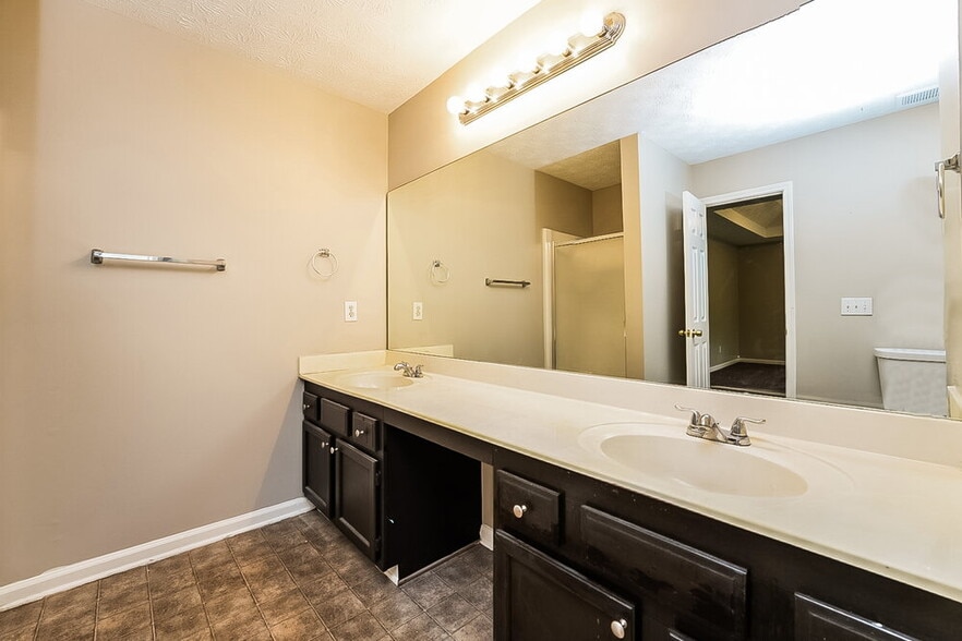 Building Photo - 915 Eagle Pointe Dr NW