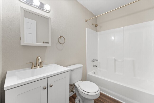 Building Photo - 516 Hollyhock st