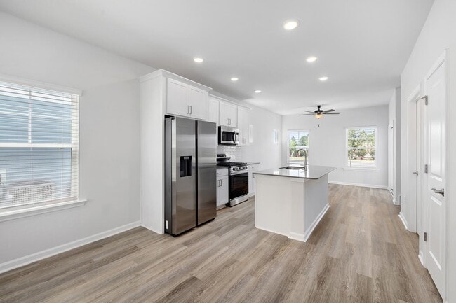 Building Photo - 283 Ferretti St