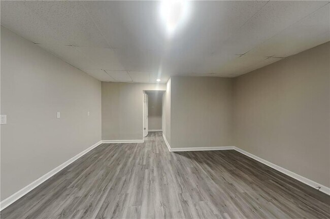 Building Photo - 1294 Log Cabin Ln SE