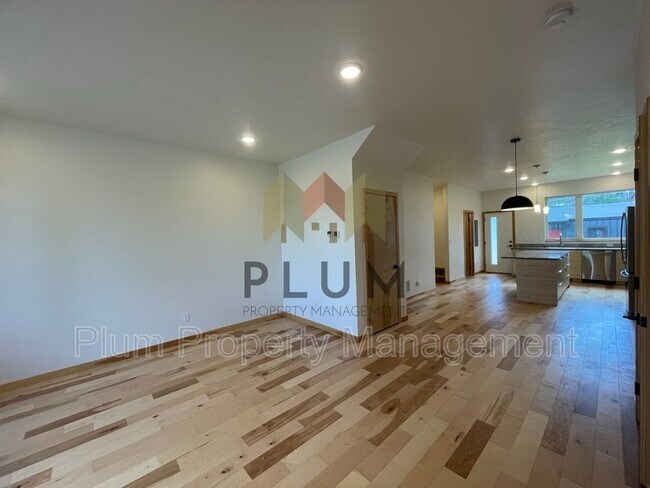 Building Photo - 1855 S 3rd St W
