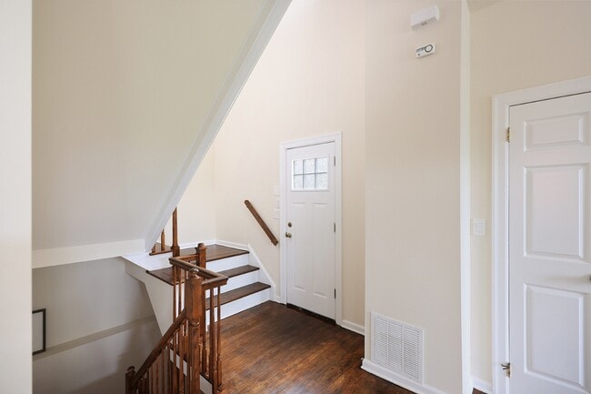 Building Photo - 39 Murray Hill Square