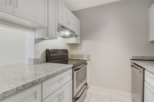 Building Photo - 3244 S Semoran Blvd