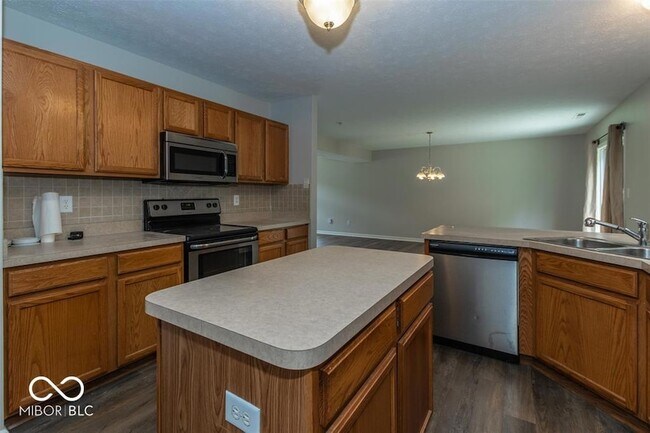 Building Photo - 10686 Trailwood Dr