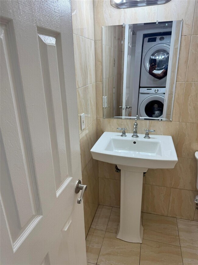 Building Photo - 851 NE 209th Terrace