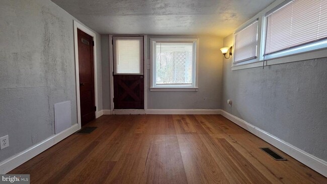 Building Photo - 215 Cowpath Rd