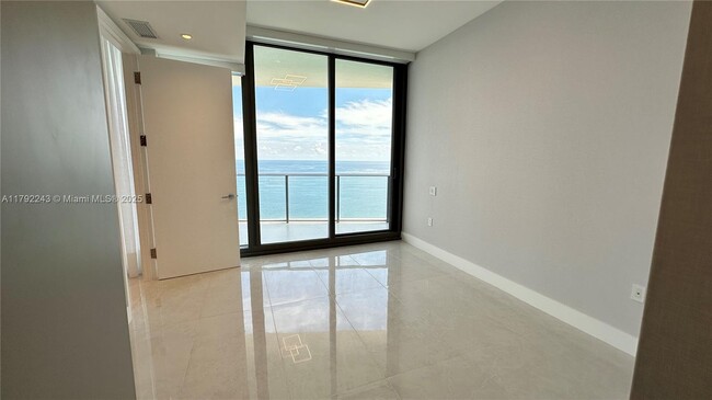 Building Photo - 15701 Collins Ave