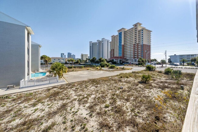 Building Photo - 344 E Beach Blvd