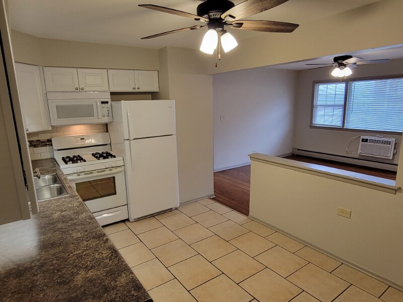 Building Photo - 701 Lake St