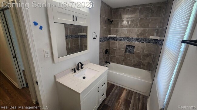 Building Photo - 553 S Stirling