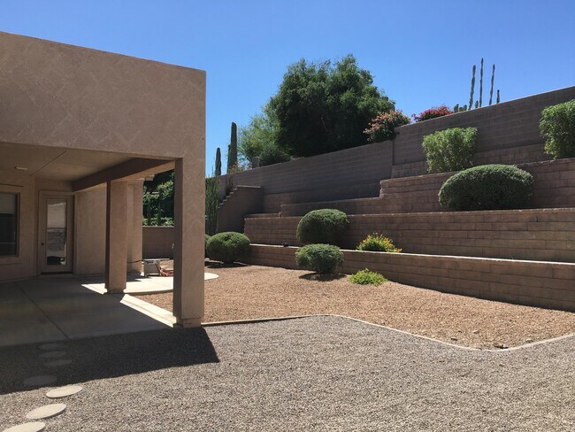 Building Photo - 2627 E Acoma Dr