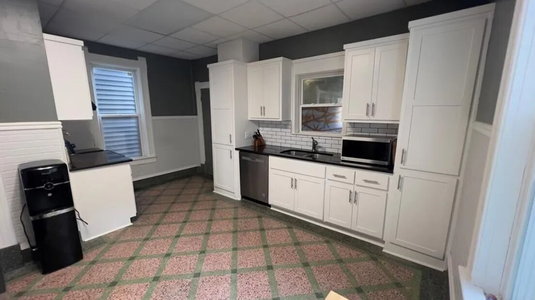 Building Photo - 523 Tracy Ave