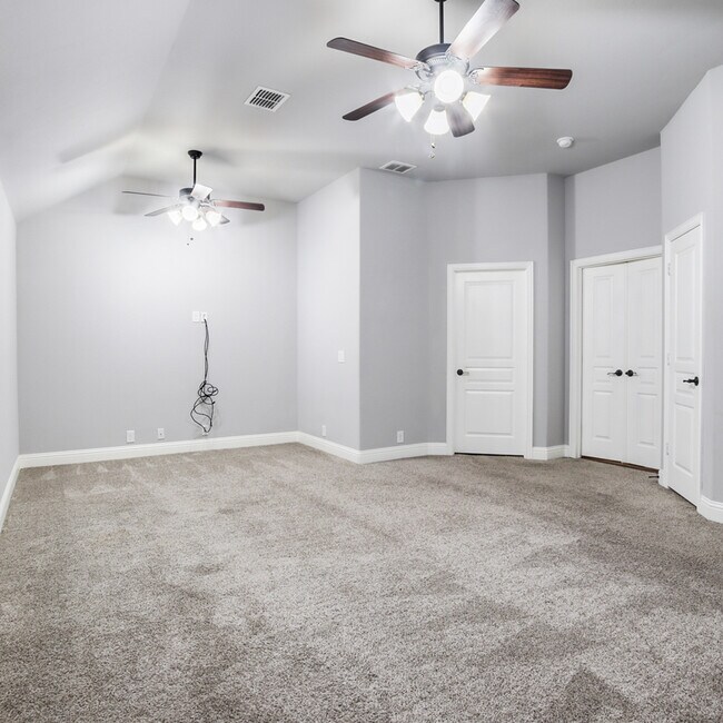 Building Photo - 9105 Conroe Dr