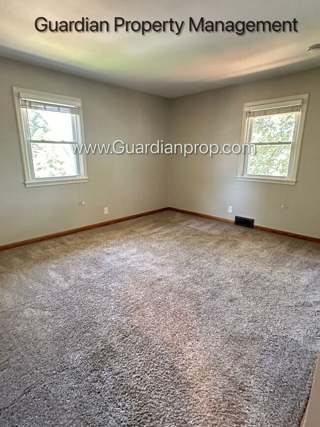 Building Photo - Linden Hills Main Upper Level  Duplex, Fenced Yard, 1 Car Garage, Dishwasher, Storage, Laundry