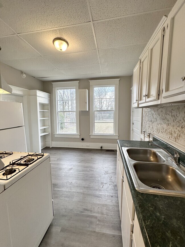 Building Photo - 811 17th St SW