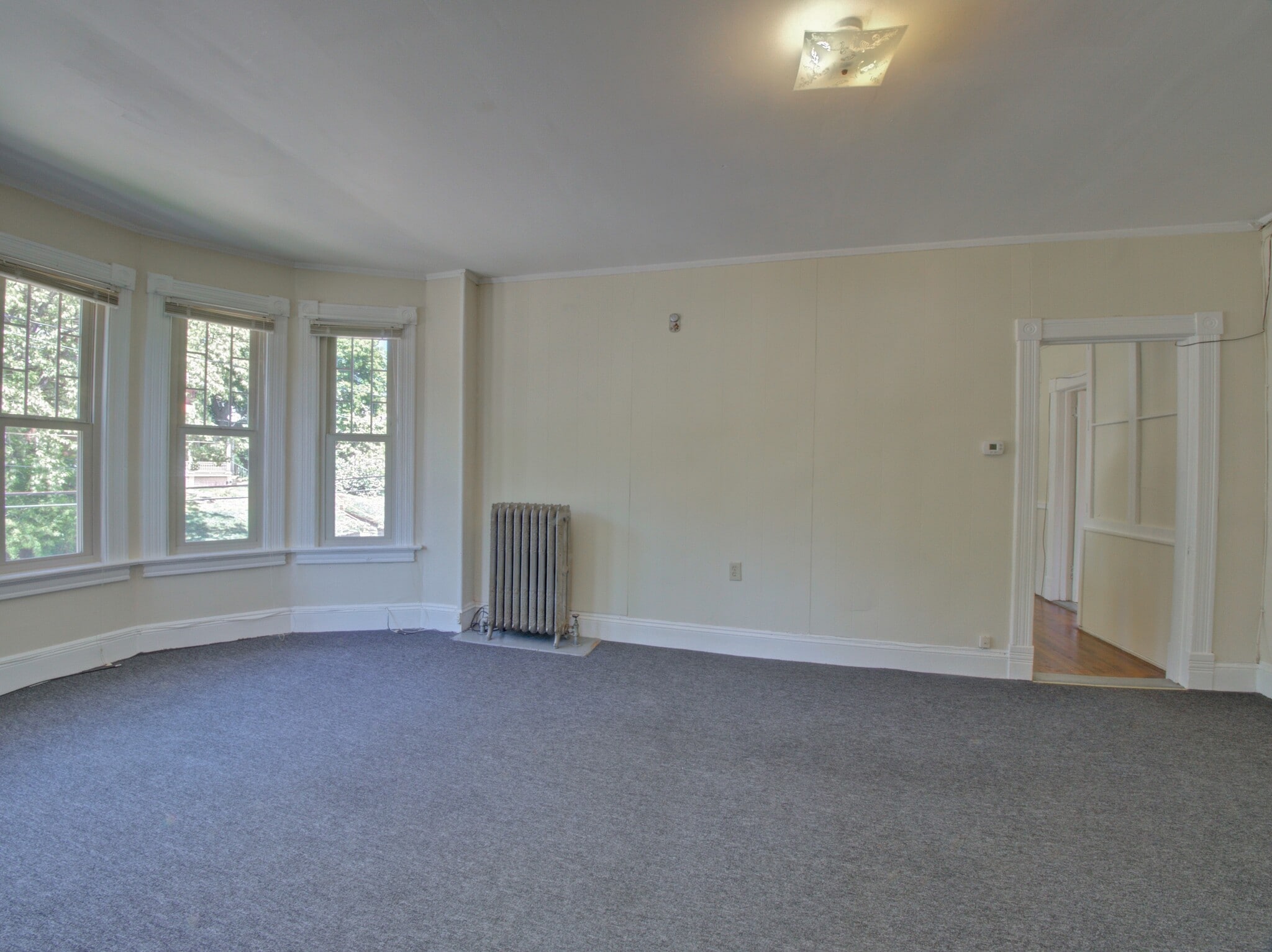 Building Photo - 324 Valley St