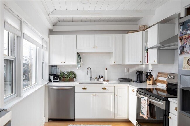 Building Photo - 22 Dearborn St