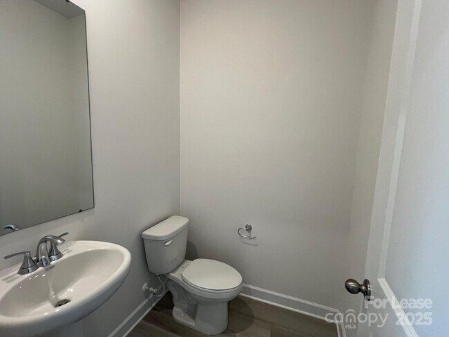 Building Photo - 2141 Sunflower Cir