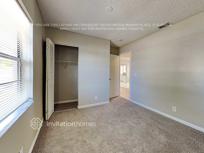 Building Photo - 9754 Saddlebrook Dr