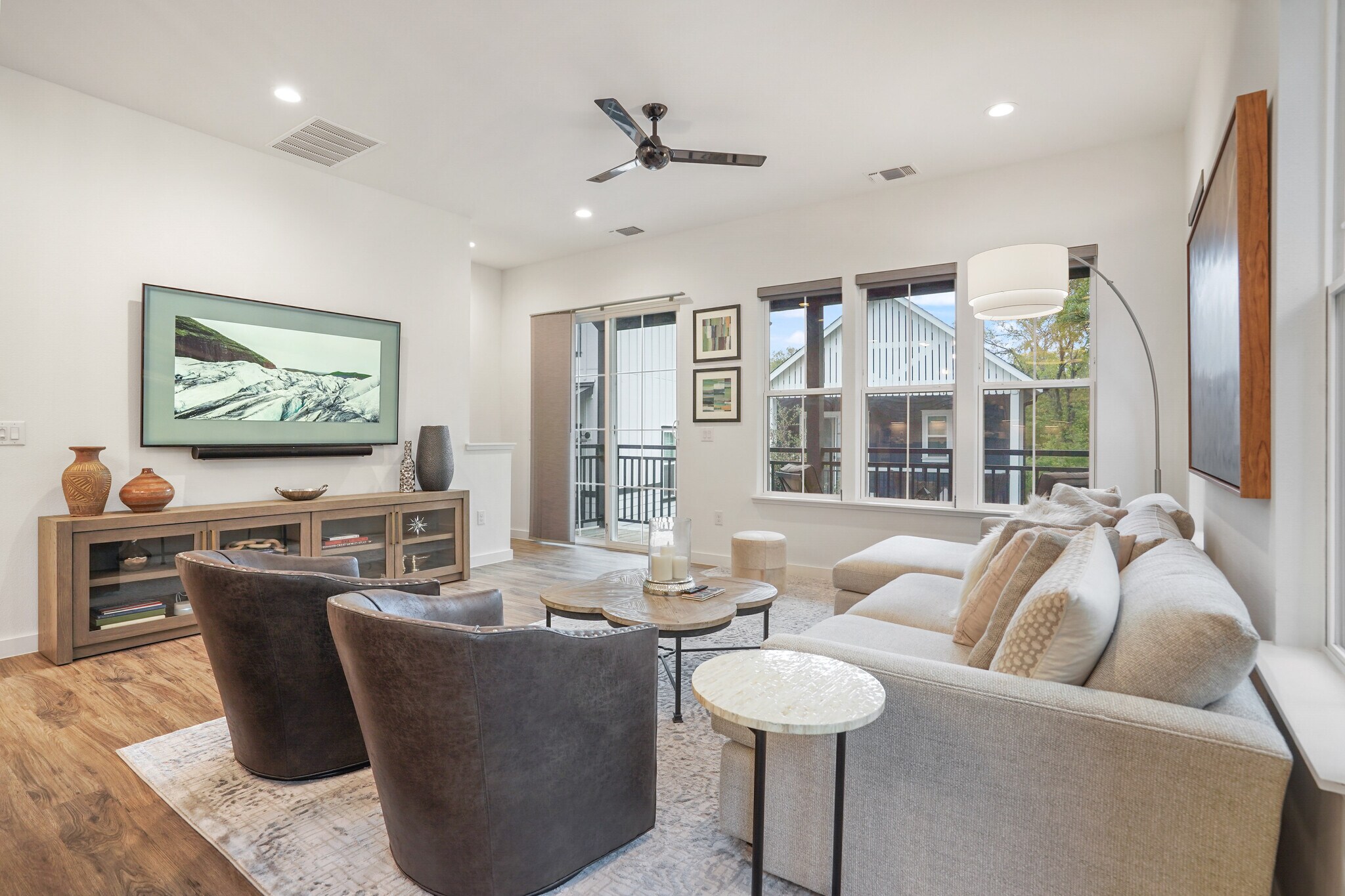 Building Photo - 3809 Valley View Rd