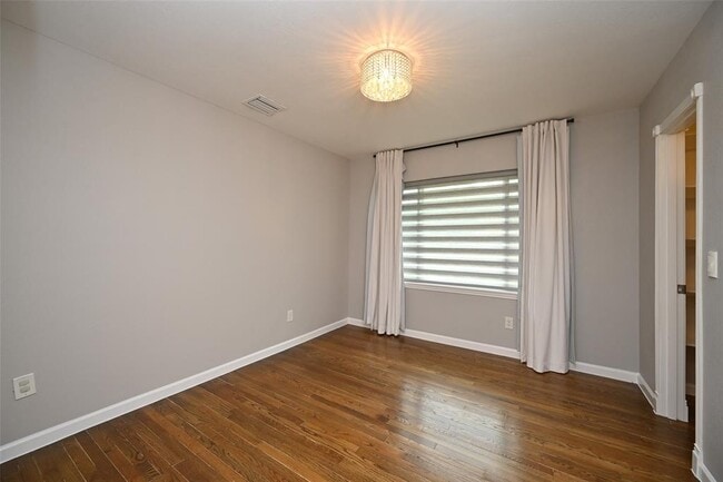 Building Photo - 2127 Lamonte Ln