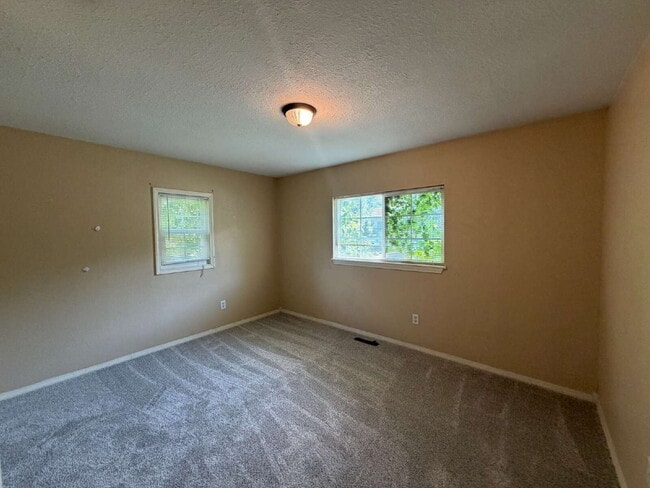 Building Photo - 878 Evergreen Ave