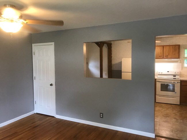 Living Room - 3251 Bayvue Blvd