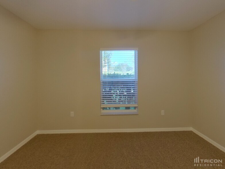 Building Photo - 1829 Western Hills Ln
