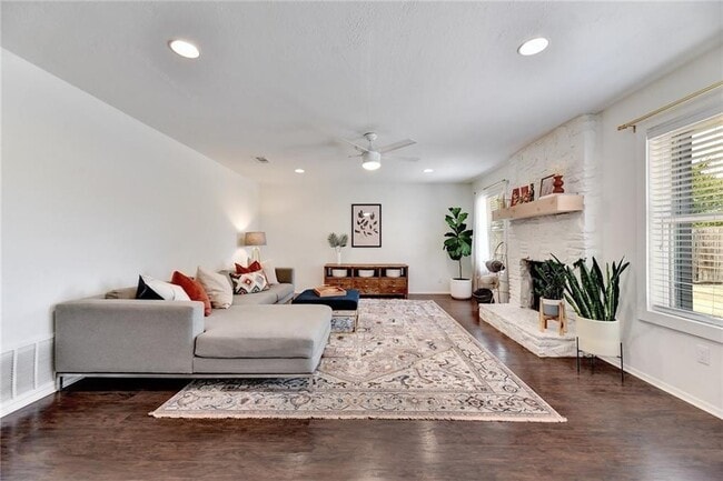 Building Photo - 8308 Roan Ln