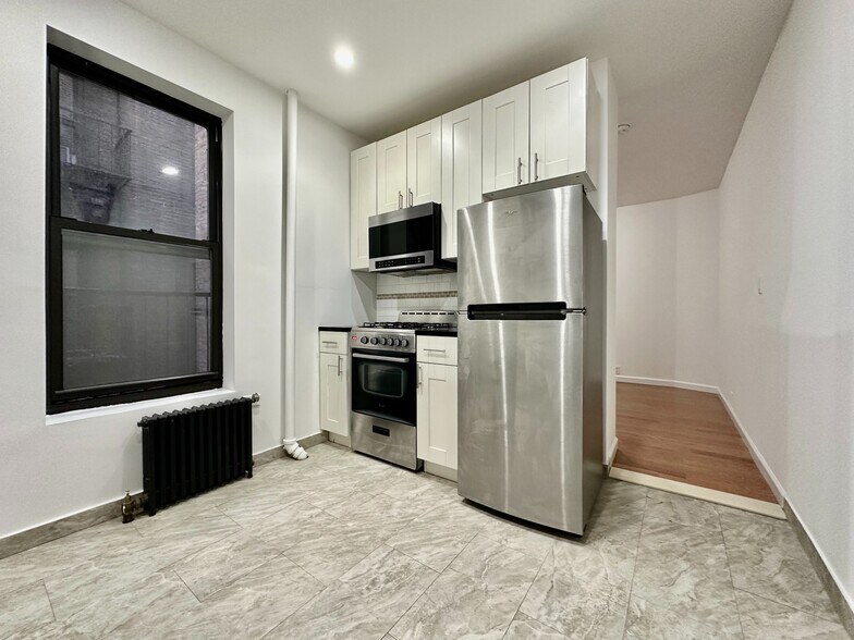 Building Photo - 401 E 68th St
