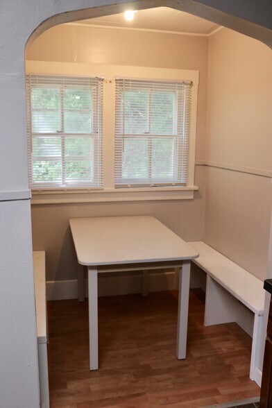Breakfast Nook - 429 Warren St