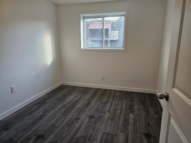 Building Photo - Check out this Beautiful 4 bedroom 2 Bathroom Home in West Valley Ut!!