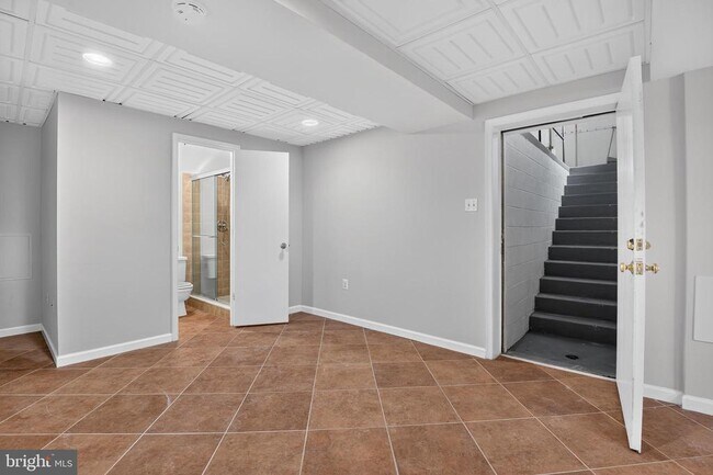 Building Photo - 9612 Annlee Terrace