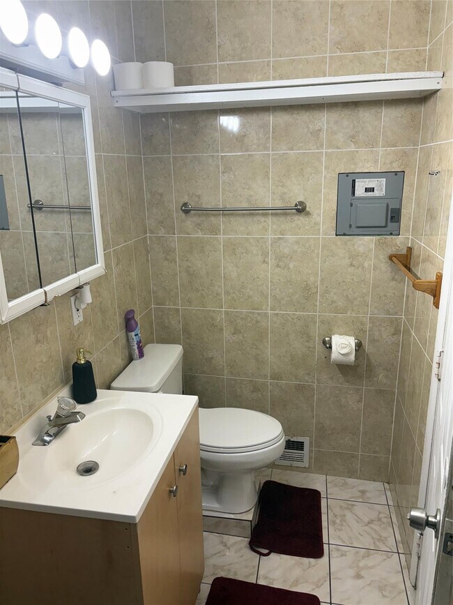 Building Photo - 17131 NW 32 Ct