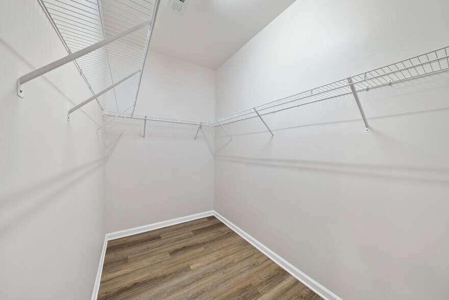 Building Photo - 1401 Ujamaa Dr