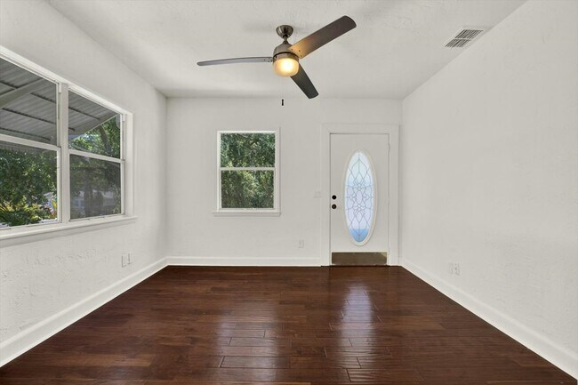 Building Photo - 1614 N Osceola Ave