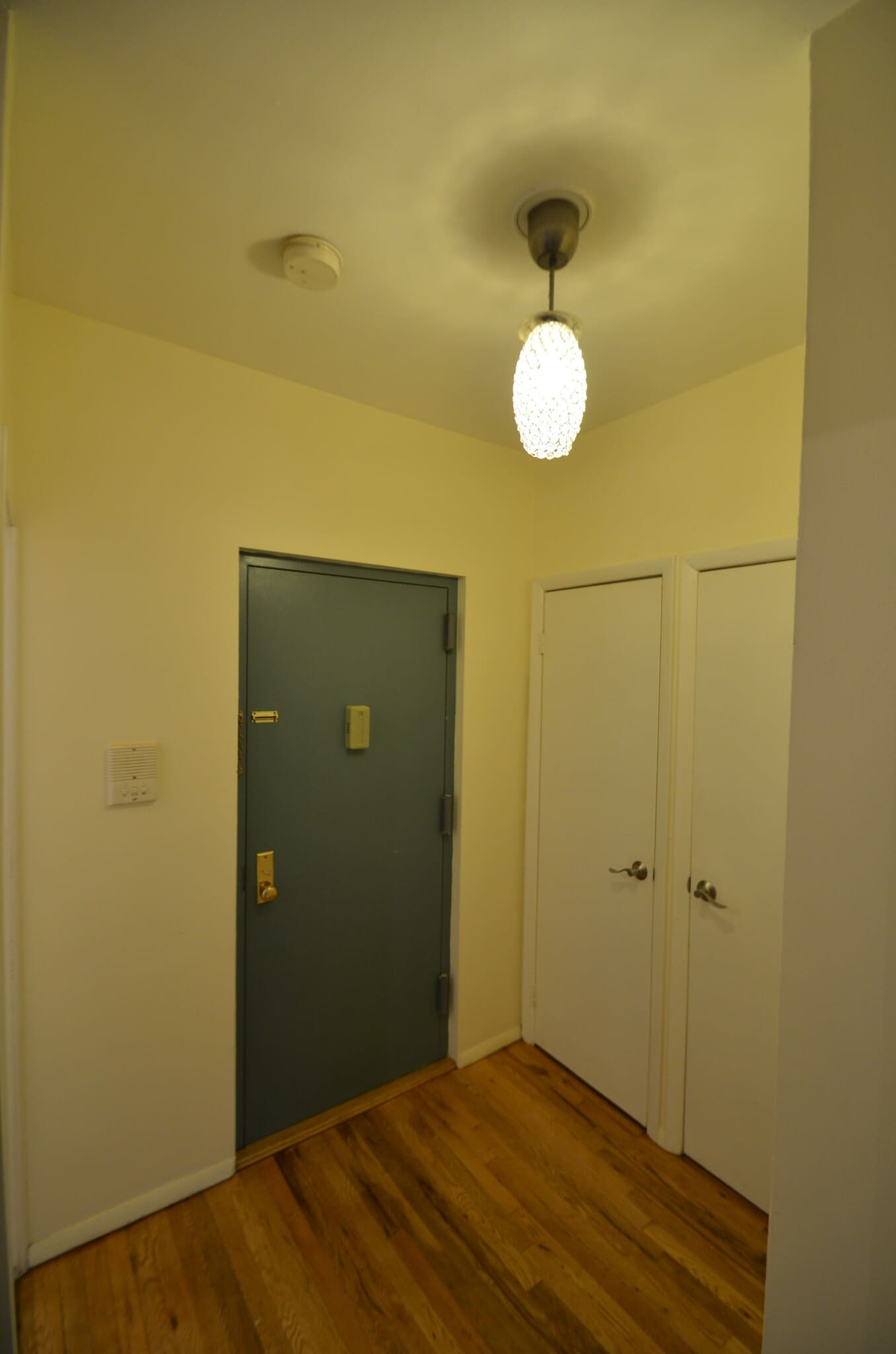 Entryway. - 662 4th Ave