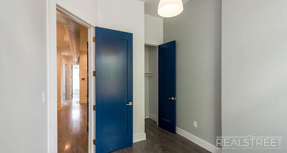 Building Photo - Massive 3 Bed (Flex 4 Bed) 3.5 Bath Duplex with Private Backyard in Bed-Stuy