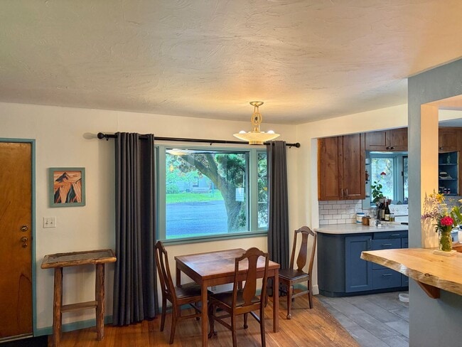 Building Photo - 4 Bedroom Unfurnished Home in Columbia Falls