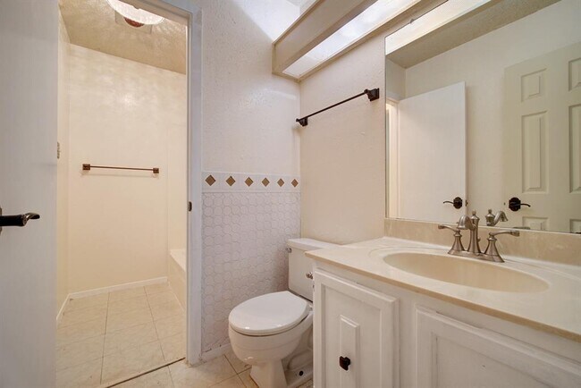 Building Photo - 10509 Doering Ln