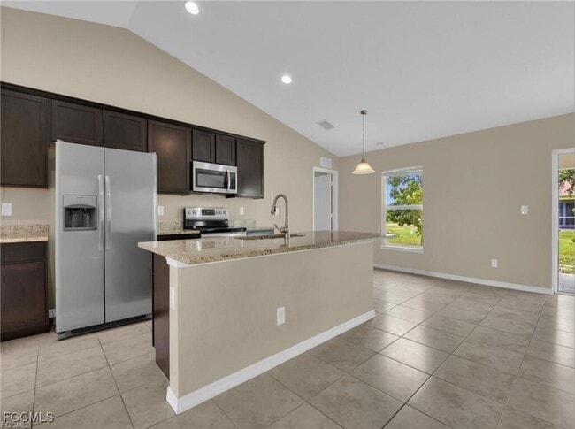 Building Photo - 1700 NE 5th Pl