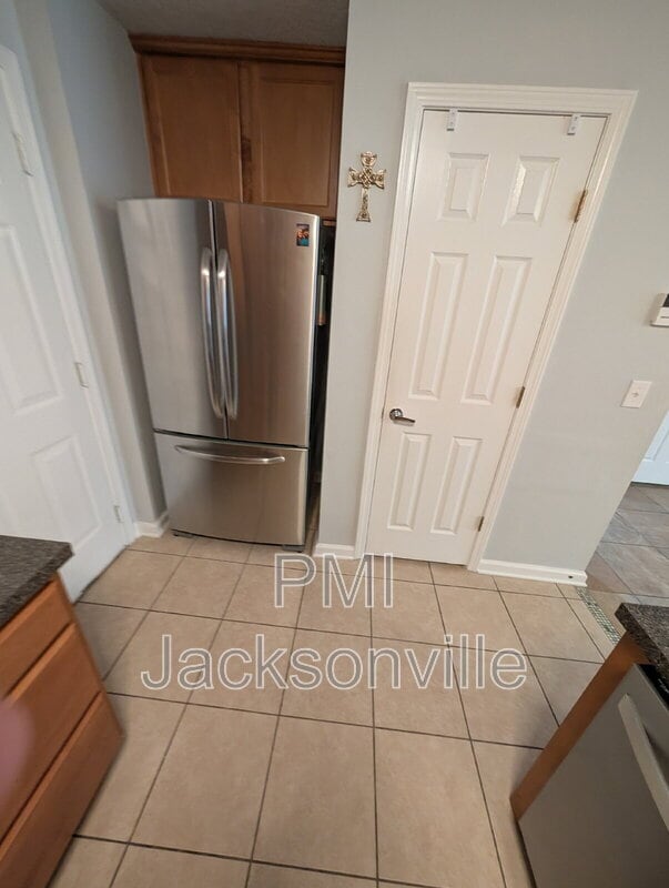 Building Photo - 1048 N Black Cherry Dr