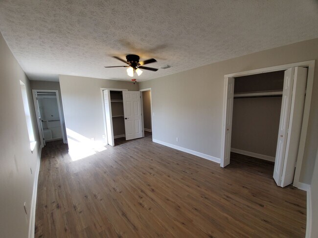 Building Photo - Updated 3 BR|2 BA Home Near TAFB!