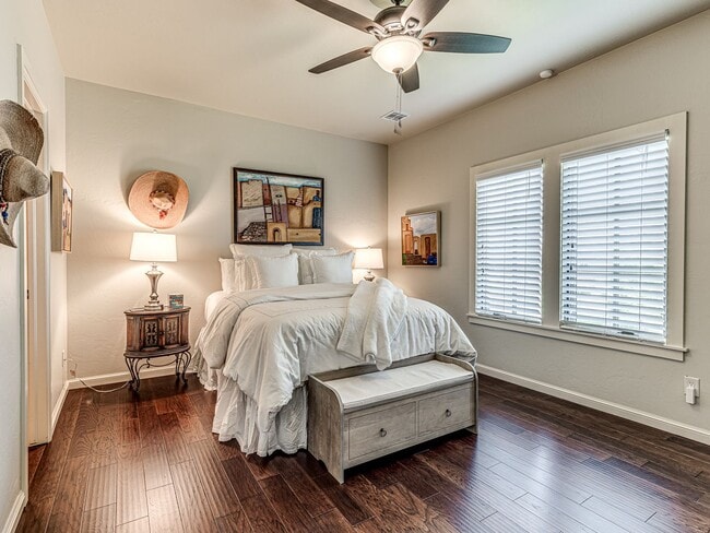 Building Photo - End Unit- @ Muirfield Village- Classic Bill Roberts Custom Built- 4 Bedrooms+ Media Room- Close t...