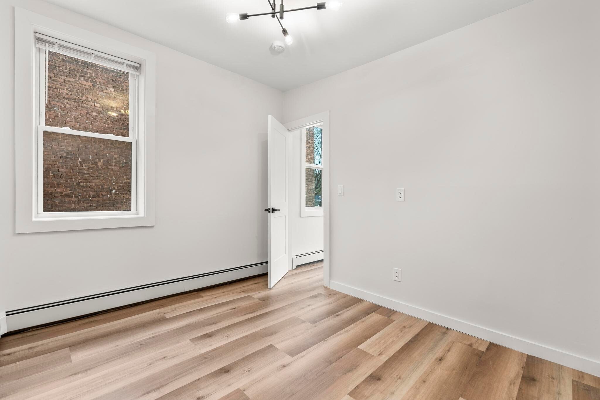 Building Photo - 431-431 N Main St