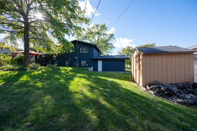 Building Photo - 8909 S 85th Ct