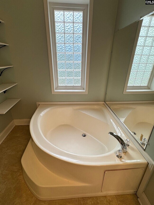 Building Photo - 121 Summerfield Dr