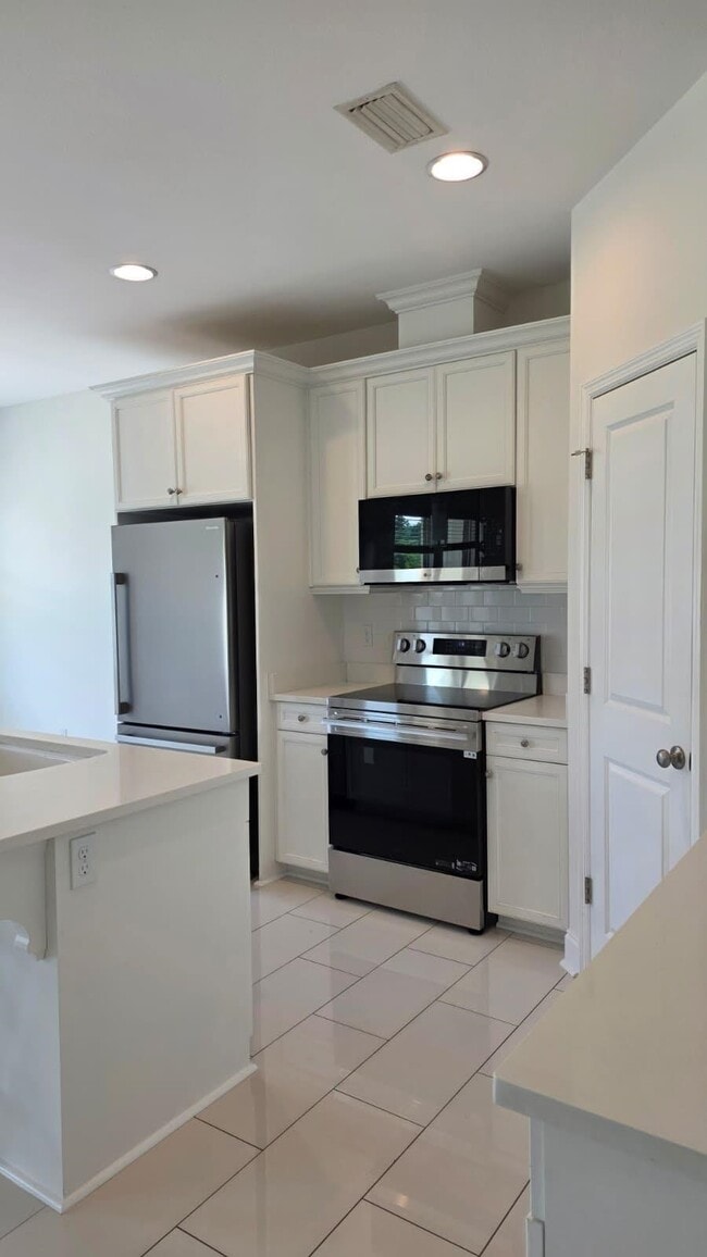 Building Photo - 5021 Caracara Dr