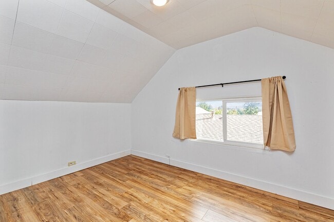 Building Photo - 5155