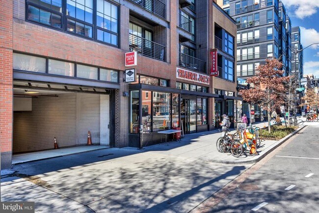 Building Photo - 1451 Belmont St NW